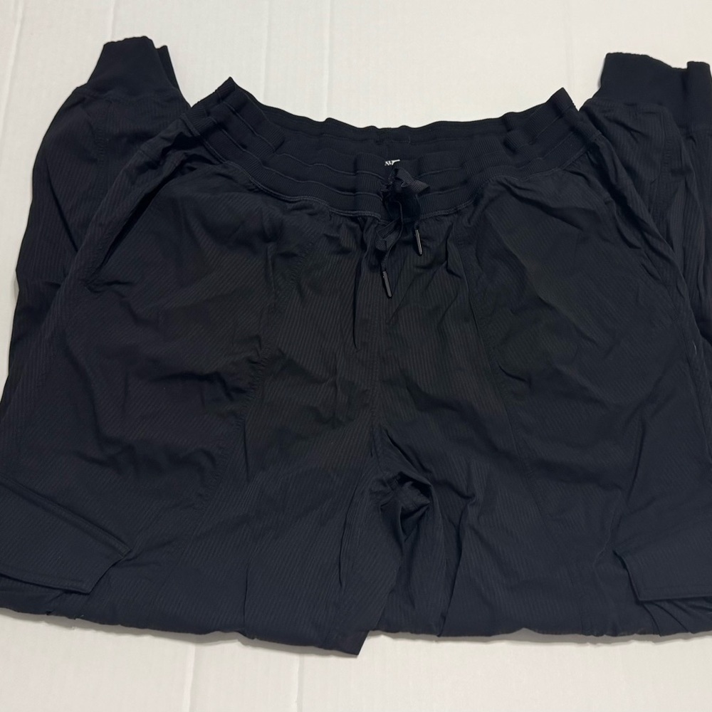 Lululemon Dance Studio Relaxed-Fit Mid-Rise Cargo Pants Womens Large Black - Picture 4 of 9